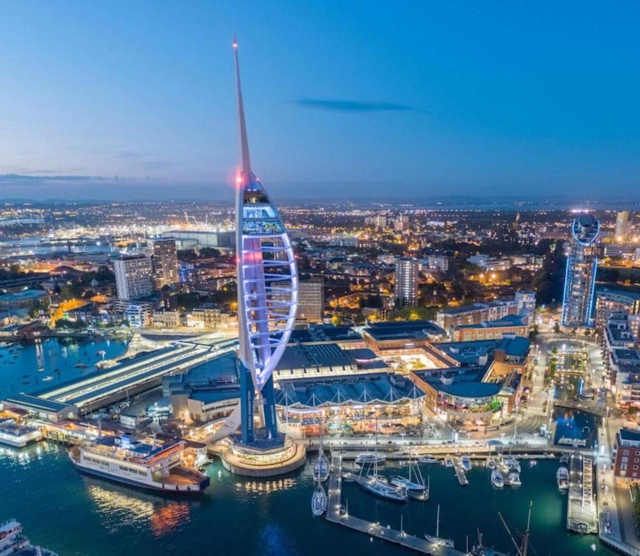 Air Maison - Stunning Beach Front Apartment Portsmouth Dış mekan fotoğraf