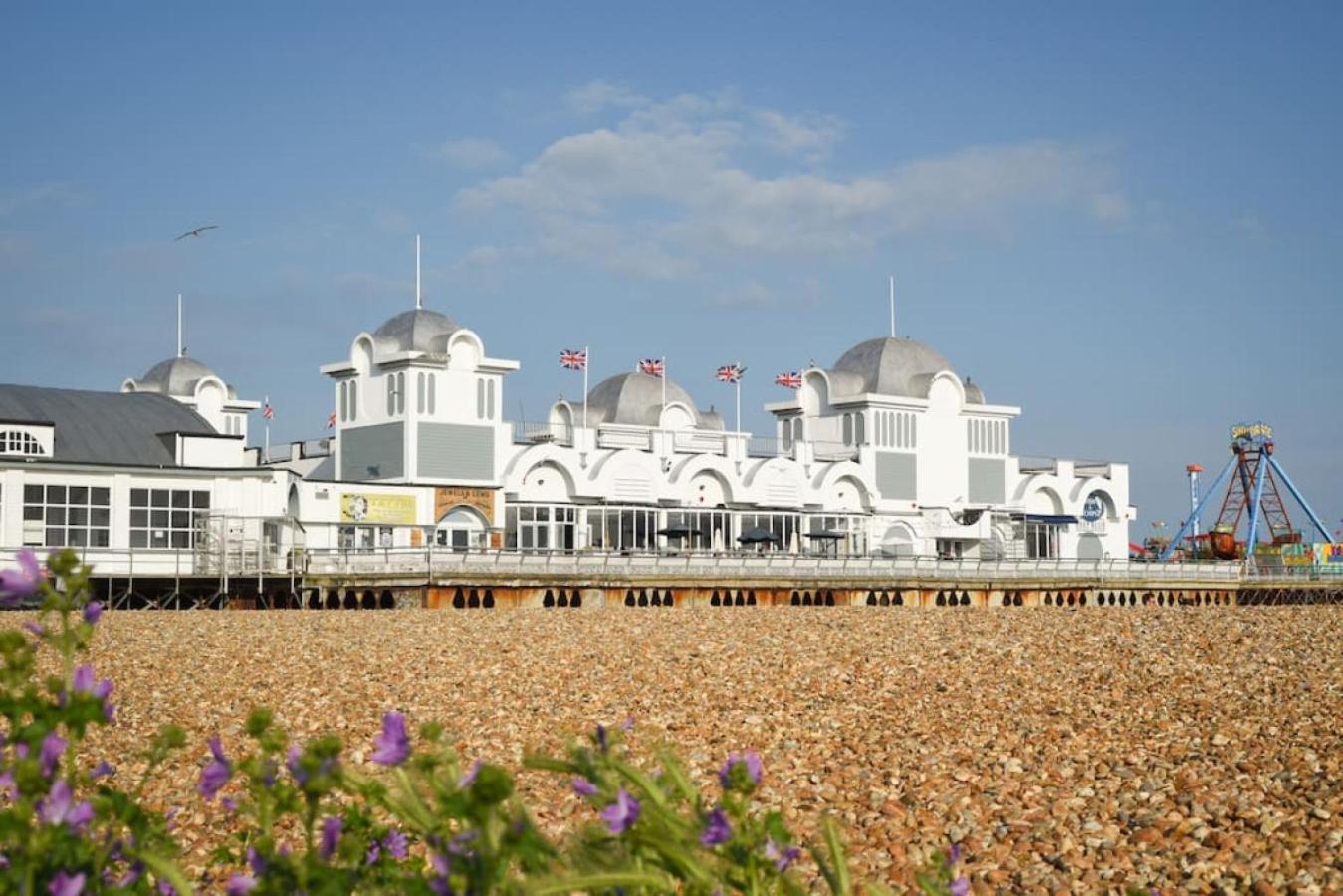 Air Maison - Stunning Beach Front Apartment Portsmouth Dış mekan fotoğraf