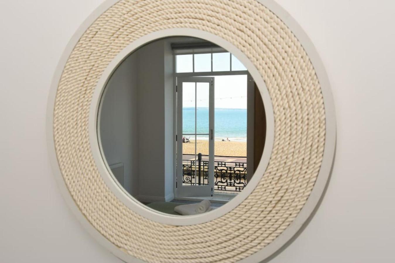 Air Maison - Stunning Beach Front Apartment Portsmouth Dış mekan fotoğraf