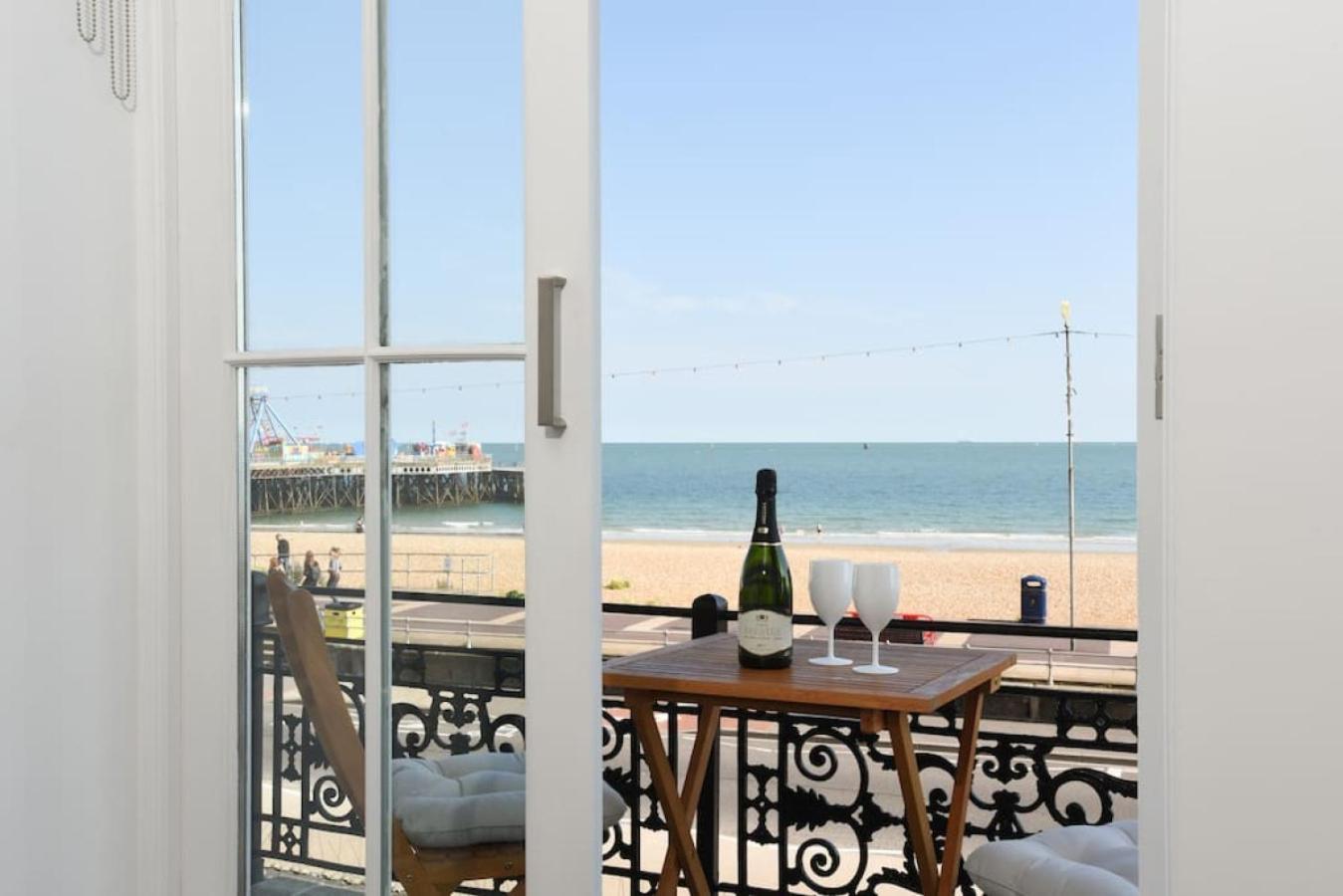 Air Maison - Stunning Beach Front Apartment Portsmouth Dış mekan fotoğraf