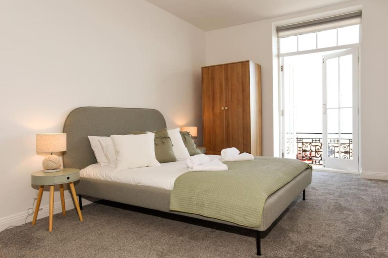 Air Maison - Stunning Beach Front Apartment Portsmouth Dış mekan fotoğraf