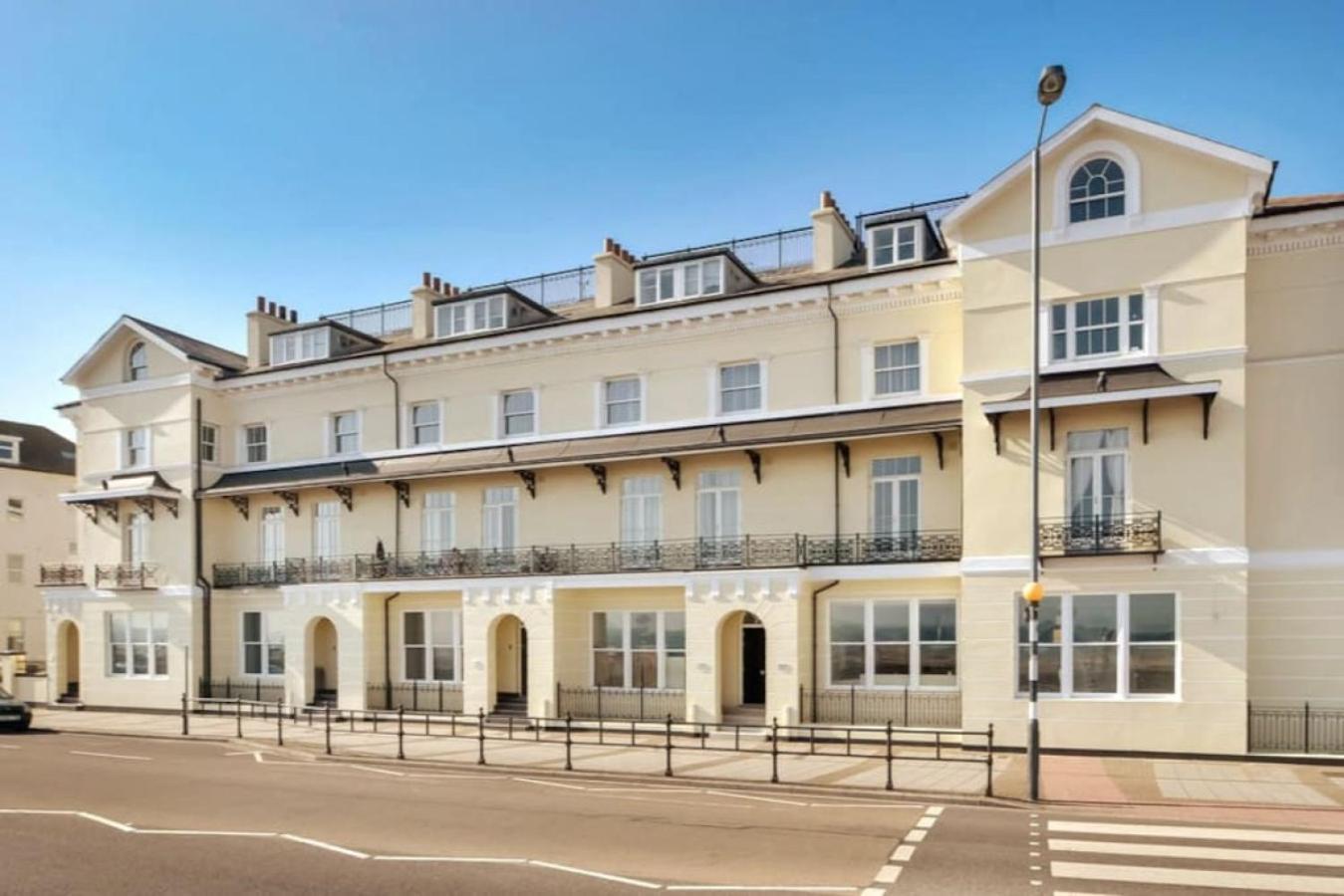 Air Maison - Stunning Beach Front Apartment Portsmouth Dış mekan fotoğraf